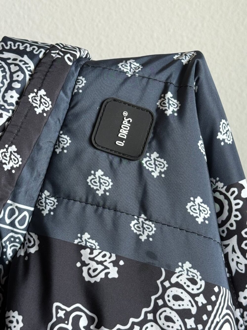 Bershka Bandana Print Padded Puffer Jacket - Picture 3 of 12